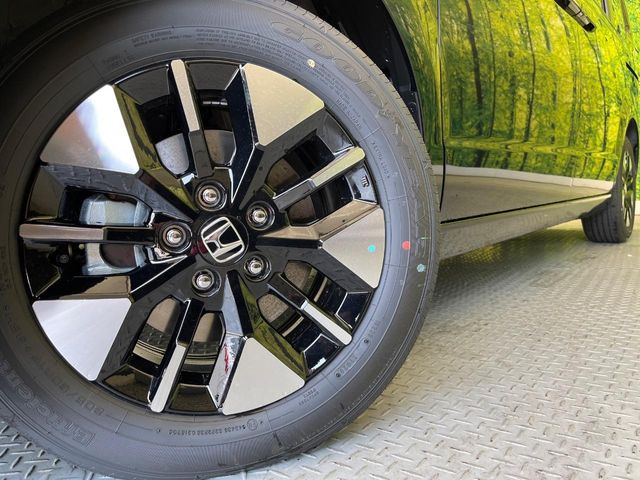 �y����16�C���`�A���~�z�C�[���z�O�ςɃ}�b�`���������A���~�z�C�[���𑕒����Ă���܂��B�e��ЊO�A���~�z�C�[����A�X�^�b�h���X�^�C�����戵�����Ă���܂��B���񂲑��k����������