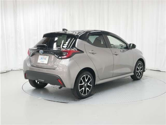 ヤリス1.5 ハイブリッド Z E-Four 4WD