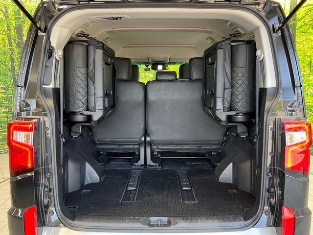 普段のお買い物や通勤、送迎等に十分な荷室スペースを確保しております。セカンドシートを倒すと、大きな荷物の積載も可能です♪