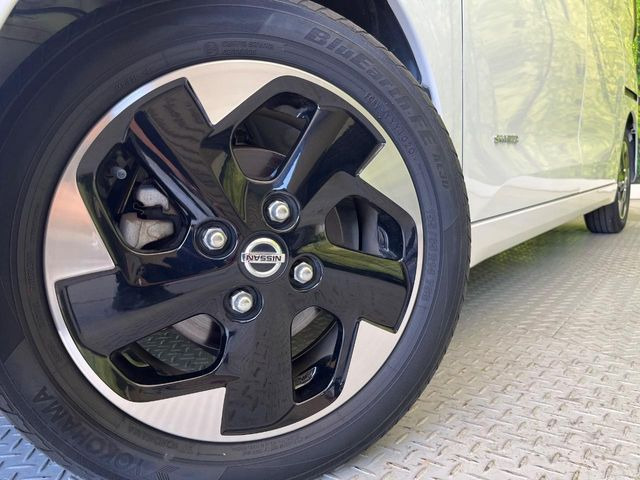 �y����14�C���`�A���~�z�C�[���z�O�ςɃ}�b�`���������A���~�z�C�[���𑕒����Ă���܂��B�e��ЊO�A���~�z�C�[����A�X�^�b�h���X�^�C�����戵�����Ă���܂��B���񂲑��k����������