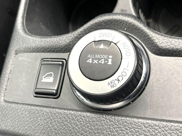 �y�I�[�����[�h4&times;4�z2WD/4WD���[�h����y�ɐ؂�ւ��\�B�R��d����2WD�A�X�^�b�N���ɖ𗧂�LOCK�AAUTO���[�h�ł�4WD�̔z���������Œ������A�H�ʏ󋵂��킸���肵��������T�|�[�g�B