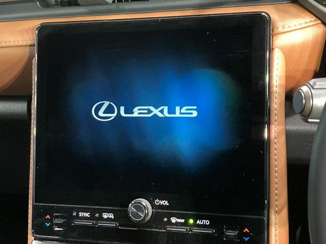 �y9.8�C���` �f�B�X�v���C�I�[�f�B�I�z���ʂ̃f�B�X�v���C��AppleCarPlay��AndroidAuto�����p�\�B�傫�ȉ�ʂŃX�}�z�i�r�A�v���������p���������܂���