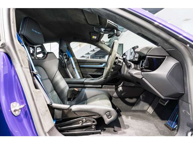 タイカンターボ GT ウィズ ヴァイザッハパッケージ 4WD