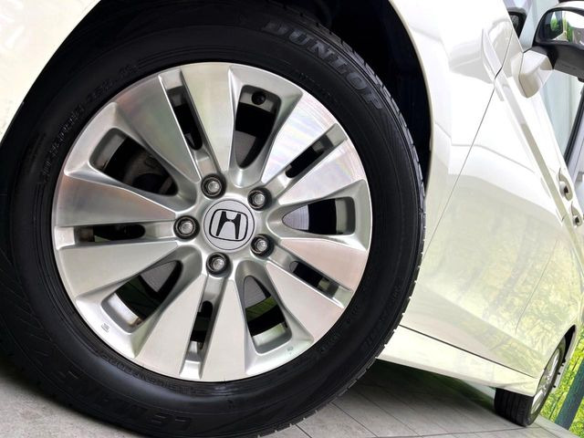 �y����16�C���`�A���~�z�C�[���z�O�ςɃ}�b�`���������A���~�z�C�[���𑕒����Ă���܂��B�e��ЊO�A���~�z�C�[����A�X�^�b�h���X�^�C�����戵�����Ă���܂��B���񂲑��k����������