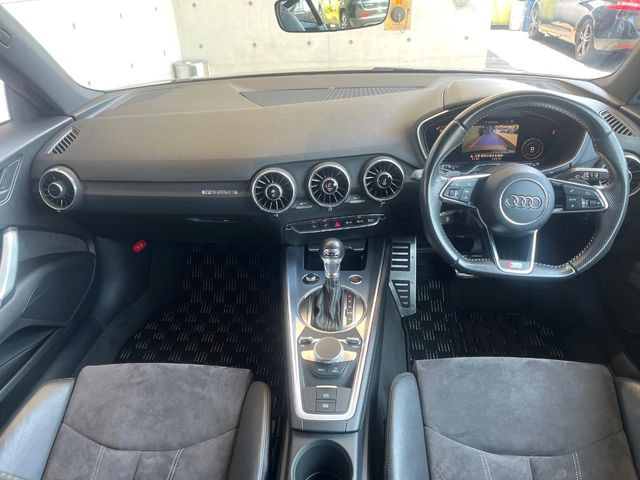 TTクーペ2.0 TFSI クワトロ Sラインパッケージ 4WD