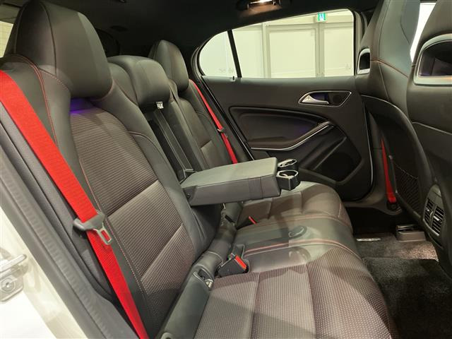 GLAクラスAMG GLA45 4マチック 4WD