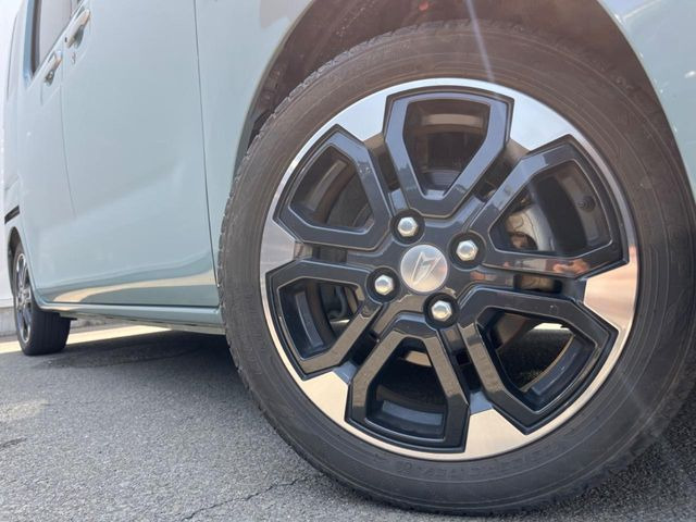 �y����15�C���`�A���~�z�C�[���z�O�ςɃ}�b�`���������A���~�z�C�[���𑕒����Ă���܂��B�e��ЊO�A���~�z�C�[����A�X�^�b�h���X�^�C�����戵�����Ă���܂��B���񂲑��k����������