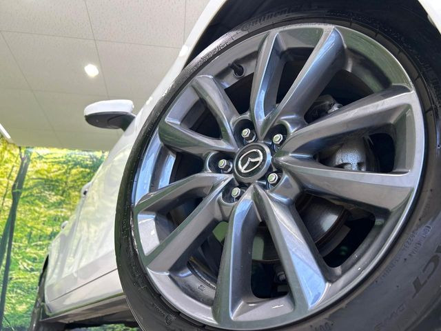 �y����18�C���`�A���~�z�C�[���z�O�ςɃ}�b�`���������A���~�z�C�[���𑕒����Ă���܂��B�e��ЊO�A���~�z�C�[����A�X�^�b�h���X�^�C�����戵�����Ă���܂��B���񂲑��k����������