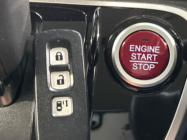 �yHonda�X�}�[�g�L�[�z�J�o����|�P�b�g�ɓ��ꂽ�܂܂ł��h�A�̎{���E�������\�ȃX�}�[�g�L�[�𑕔��B�G���W���̃I���E�I�t�����J�M�����o���K�v����������Ƃ��Ă��֗��ł���