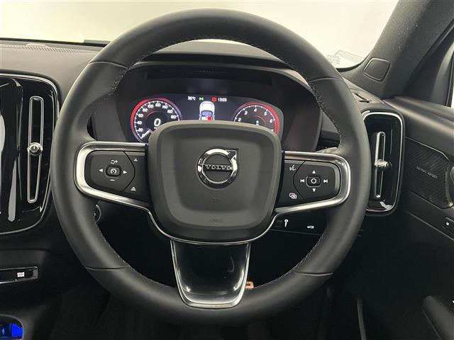 XC40B4 AWD Rデザイン 4WD