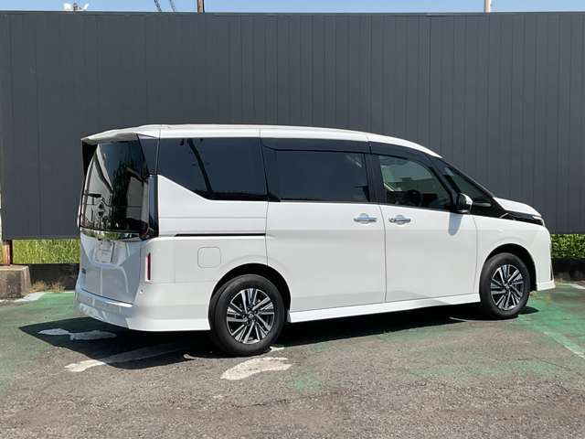 セレナ2.0 ハイウェイスターV 4WD