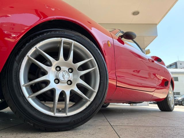 �y����16�C���`�A���~�z�C�[���z�O�ςɃ}�b�`���������A���~�z�C�[���𑕒����Ă���܂��B�e��ЊO�A���~�z�C�[����A�X�^�b�h���X�^�C�����戵�����Ă���܂��B���񂲑��k����������