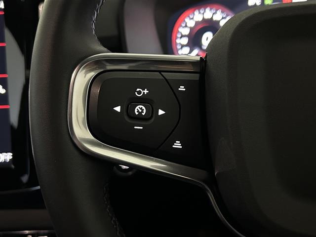 XC40B4 AWD Rデザイン 4WD