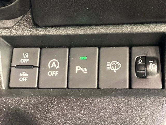 【クリアランスソナー】バンパーに付いたセンサーが障害物を検知!一定の距離に近づくとアラートで教えてくれます♪狭い駐車スペースや車庫入れ時も安心ですね☆