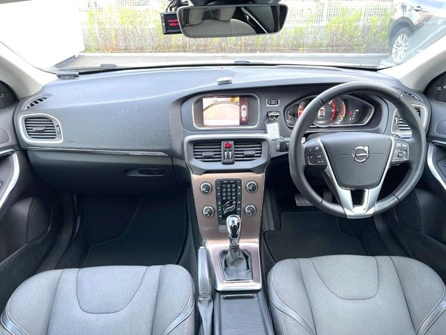 V40クロスカントリーD4 ダイナミック エディション ディーゼル