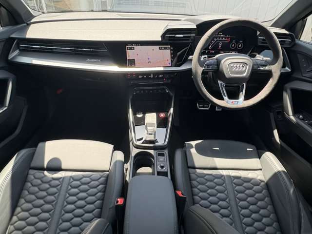 RS3セダン2.5 4WD