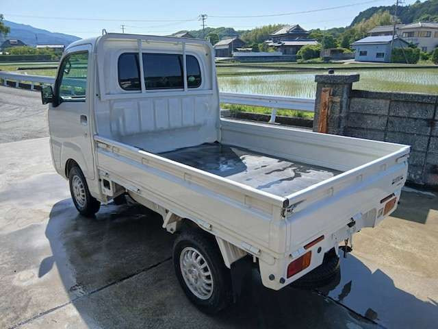 サンバートラックTB