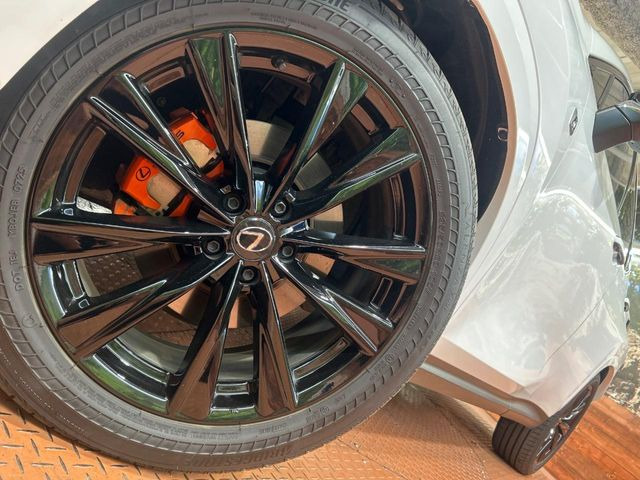 �y����20�C���`�A���~�z�C�[���z�O�ςɃ}�b�`���������A���~�z�C�[���𑕒����Ă���܂��B�e��ЊO�A���~�z�C�[����A�X�^�b�h���X�^�C�����戵�����Ă���܂��B���񂲑��k����������