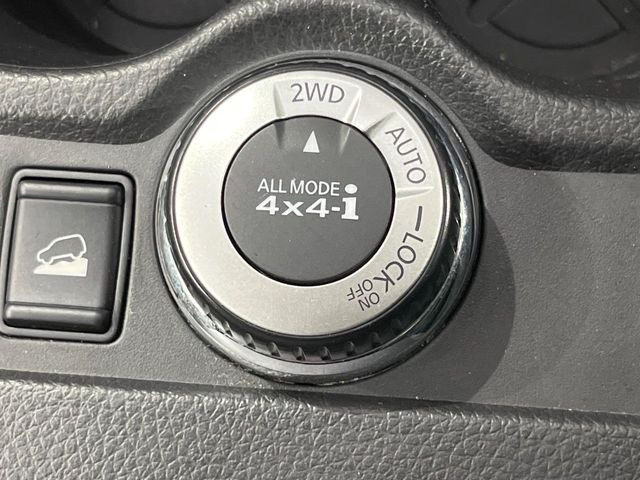 �y�I�[�����[�h4&times;4�z2WD/4WD���[�h����y�ɐ؂�ւ��\�B�R��d����2WD�A�X�^�b�N���ɖ𗧂�LOCK�AAUTO���[�h�ł�4WD�̔z���������Œ������A�H�ʏ󋵂��킸���肵��������T�|�[�g�B