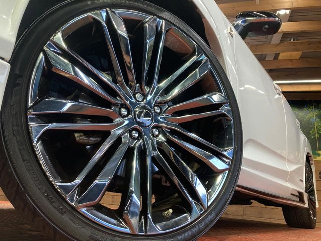 �yTRD22�C���`�A���~�z�C�[���z�����I�v�V�����z�C�[���𑕒��B���s���\�̌���ɉ����A�O�ς����X�^�C���b�V���ɂȂ��Ă��܂��B