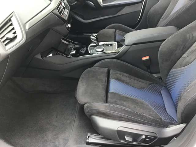 1シリーズM135i xドライブ 4WD
