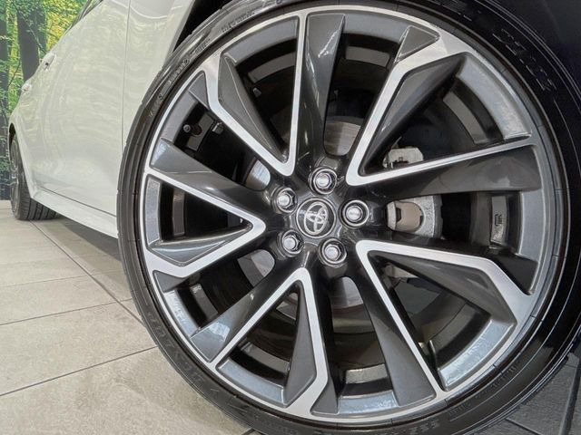 �y����18�C���`�A���~�z�C�[���z�O�ςɃ}�b�`���������A���~�z�C�[���𑕒����Ă���܂��B�e��ЊO�A���~�z�C�[����A�X�^�b�h���X�^�C�����戵�����Ă���܂��B���񂲑��k����������