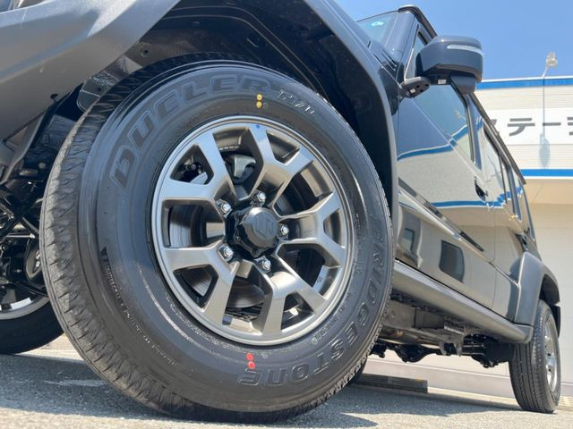 �y����15�C���`�A���~�z�C�[���z�O�ςɃ}�b�`���������A���~�z�C�[���𑕒����Ă���܂��B�e��ЊO�A���~�z�C�[����A�X�^�b�h���X�^�C�����戵�����Ă���܂��B���񂲑��k����������