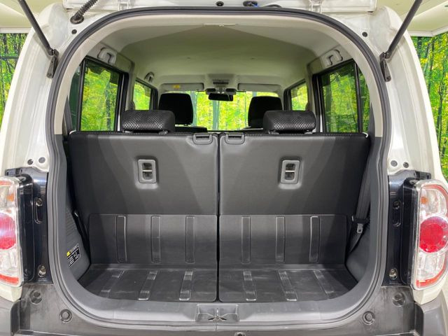 普段のお買い物や通勤、送迎等に十分な荷室スペースを確保しております。セカンドシートを倒すと、大きな荷物の積載も可能です♪