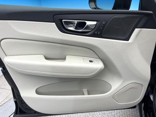��harman/kardon�T�E���h�V�X�e��:�I�[�f�B�I��僁�[�J�[����|����v���~�A���X�s�[�J�[�𑕔��B�����̃X�s�[�J�[����A���̗������܂ŕ����鍂�i���ȉ��y�����y���݂��������܂��B