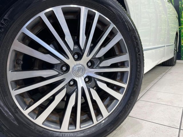�y����18�C���`�A���~�z�C�[���z�O�ςɃ}�b�`���������A���~�z�C�[���𑕒����Ă���܂��B�e��ЊO�A���~�z�C�[����A�X�^�b�h���X�^�C�����戵�����Ă���܂��B���񂲑��k����������