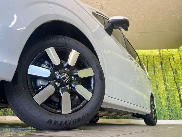 �y����15�C���`�A���~�z�C�[���z�O�ςɃ}�b�`���������A���~�z�C�[���𑕒����Ă���܂��B�e��ЊO�A���~�z�C�[����A�X�^�b�h���X�^�C�����戵�����Ă���܂��B���񂲑��k����������