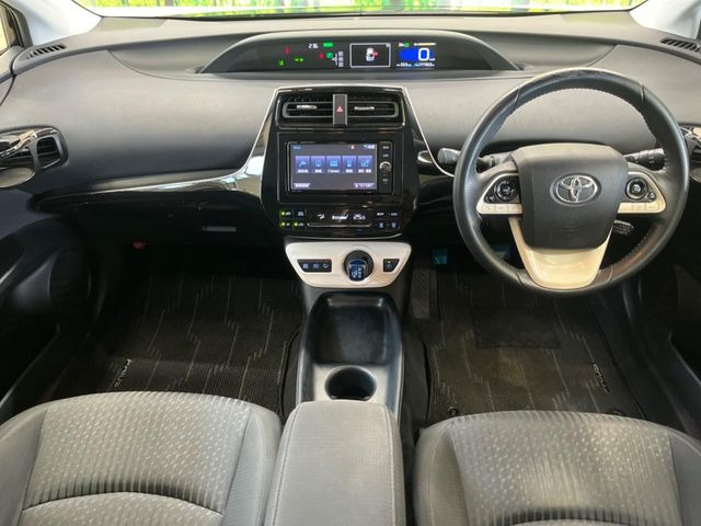 プリウス1.8 S