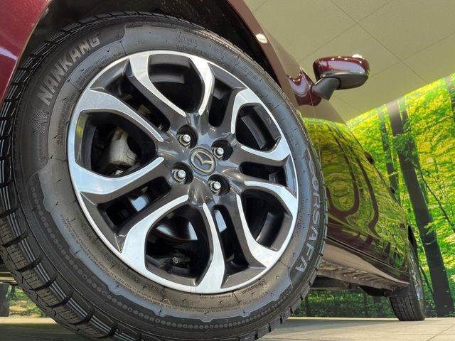 �y����16�C���`�A���~�z�C�[���z�O�ςɃ}�b�`���������A���~�z�C�[���𑕒����Ă���܂��B�e��ЊO�A���~�z�C�[����A�X�^�b�h���X�^�C�����戵�����Ă���܂��B���񂲑��k����������