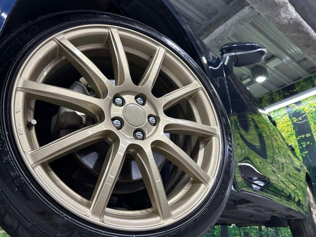 �y18�C���`�A���~�z�C�[���z�O�ςɃ}�b�`�����A���~�z�C�[���𑕒����Ă���܂��B�e��A���~�z�C�[����A�X�^�b�h���X�^�C�����戵�����Ă���܂��B���񂲑��k����������