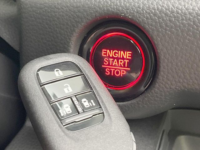 �yHonda�X�}�[�g�L�[�z�J�o����|�P�b�g�ɓ��ꂽ�܂܂ł��h�A�̎{���E�������\�ȃX�}�[�g�L�[�𑕔��B�G���W���̃I���E�I�t�����J�M�����o���K�v����������Ƃ��Ă��֗��ł���