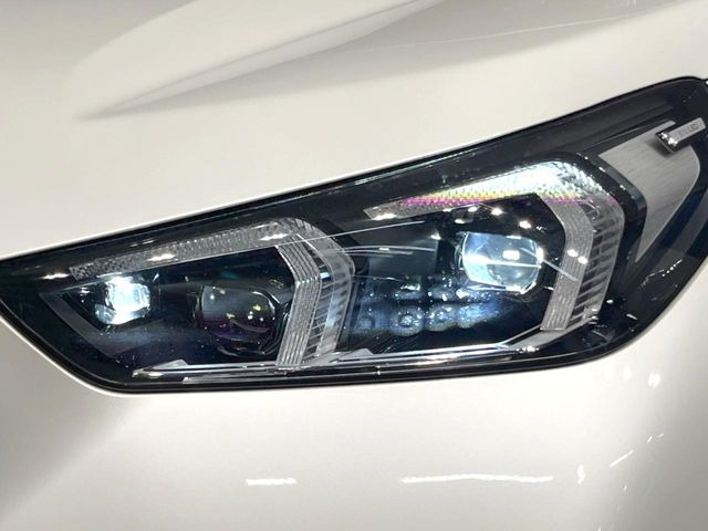 ●LEDヘッドライト:夜間走行時も良好な視界を確保し安心して運転できる高輝度LEDヘッドライトを装備!点灯速度が早く、消費電力も抑えられています。