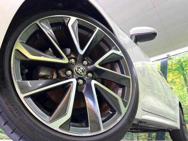 �y����18�C���`�A���~�z�C�[���z�O�ςɃ}�b�`���������A���~�z�C�[���𑕒����Ă���܂��B�e��ЊO�A���~�z�C�[����A�X�^�b�h���X�^�C�����戵�����Ă���܂��B���񂲑��k����������