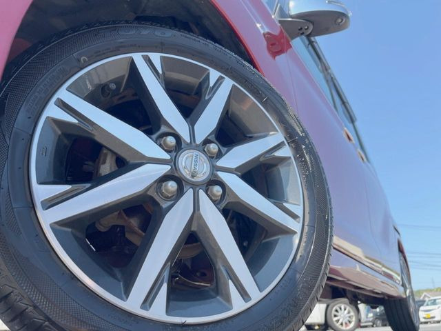 �y�����A���~�z�C�[���z�O�ςɃ}�b�`���������A���~�z�C�[���𑕒����Ă���܂��B�e��ЊO�A���~�z�C�[����A�X�^�b�h���X�^�C�����戵�����Ă���܂��B���񂲑��k����������
