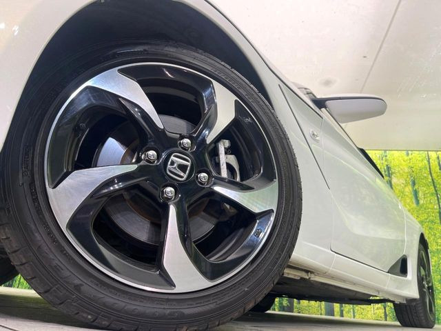 �y�����A���~�z�C�[���z�O�ςɃ}�b�`���������A���~�z�C�[���𑕒����Ă���܂��B�e��ЊO�A���~�z�C�[����A�X�^�b�h���X�^�C�����戵�����Ă���܂��B���񂲑��k����������