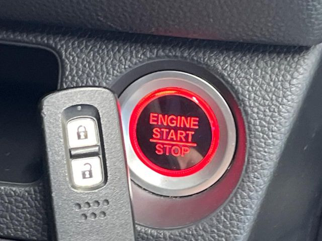 �yHonda�X�}�[�g�L�[�z�J�o����|�P�b�g�ɓ��ꂽ�܂܂ł��h�A�̎{���E�������\�ȃX�}�[�g�L�[�𑕔��B�G���W���̃I���E�I�t�����J�M�����o���K�v����������Ƃ��Ă��֗��ł���