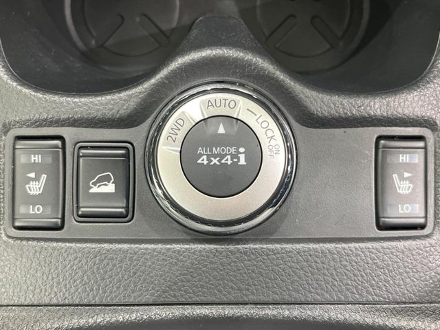�y�I�[�����[�h4&times;4�z2WD/4WD���[�h����y�ɐ؂�ւ��\�B�R��d����2WD�A�X�^�b�N���ɖ𗧂�LOCK�AAUTO���[�h�ł�4WD�̔z���������Œ������A�H�ʏ󋵂��킸���肵��������T�|�[�g�B