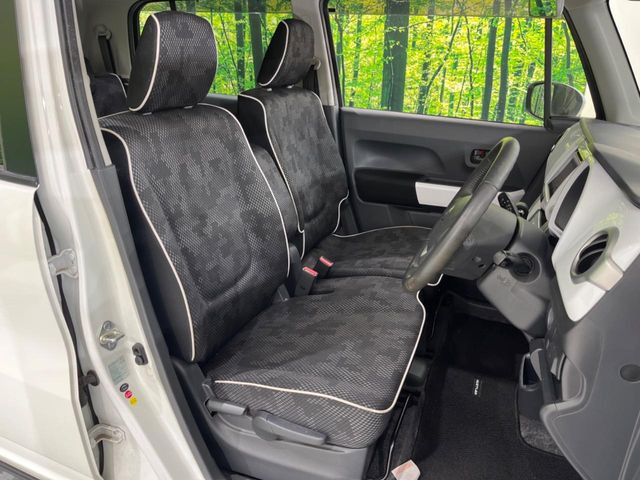 運転席シート廻りは使用感も少なく、良好な状態となっています。丁寧に使われていたことがよくわかりますね。