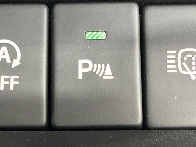 【クリアランスソナー】バンパーに付いたセンサーが障害物を検知!一定の距離に近づくとアラートで教えてくれます♪狭い駐車スペースや車庫入れ時も安心ですね☆