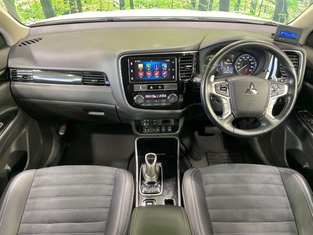 アウトランダーPHEV2.4 G プラスパッケージ 4WD