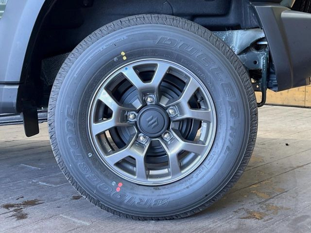 �y����15�C���`�A���~�z�C�[���z�O�ςɃ}�b�`���������A���~�z�C�[���𑕒����Ă���܂��B�e��ЊO�A���~�z�C�[����A�X�^�b�h���X�^�C�����戵�����Ă���܂��B���񂲑��k����������