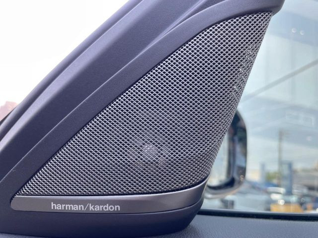 ��harman/kardon�T�E���h�V�X�e��:�I�[�f�B�I��僁�[�J�[����|����v���~�A���X�s�[�J�[�𑕔��B�����̃X�s�[�J�[����A���̗������܂ŕ����鍂�i���ȉ��y�����y���݂��������܂��B
