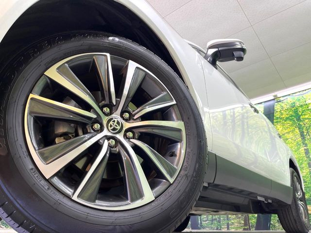 �y����18�C���`�A���~�z�C�[���z�O�ςɃ}�b�`���������A���~�z�C�[���𑕒����Ă���܂��B�e��ЊO�A���~�z�C�[����A�X�^�b�h���X�^�C�����戵�����Ă���܂��B���񂲑��k����������