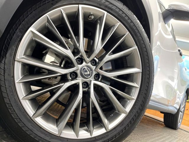 �y����20�C���`�A���~�z�C�[���z�O�ςɃ}�b�`���������A���~�z�C�[���𑕒����Ă���܂��B�e��ЊO�A���~�z�C�[����A�X�^�b�h���X�^�C�����戵�����Ă���܂��B���񂲑��k����������