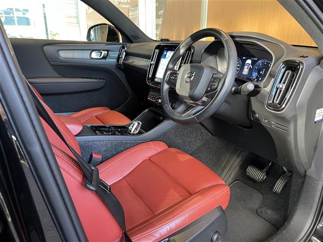 XC40B4 AWD インスクリプション 4WD