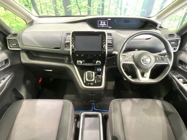 セレナ1.2 e-POWER ハイウェイスターV
